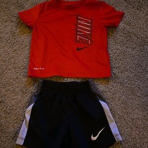 Two piece Nike short set ♥️